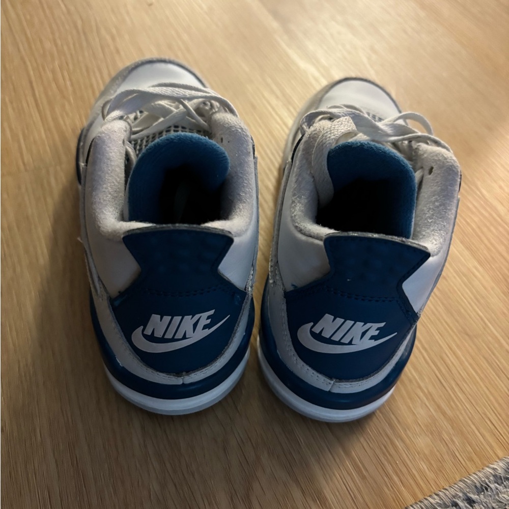 Nike Blue and White Sneakers Classic Athletic Design